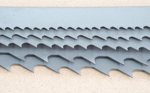 滨海带锯床上的钢丝刷，对于带锯条的重要性